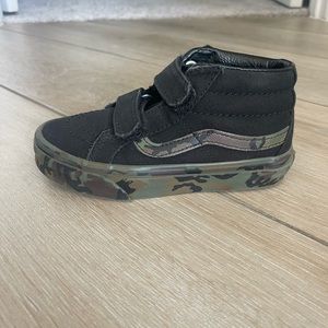 Kids SK8 - Mid reissue V shoe, size US kids 12. Mint condition, worn once